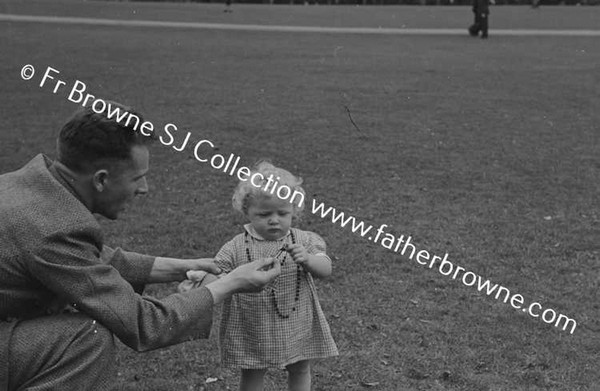 MARY BYRNE (47 BRIDGEFOOT STREET ) WITH PARENTS